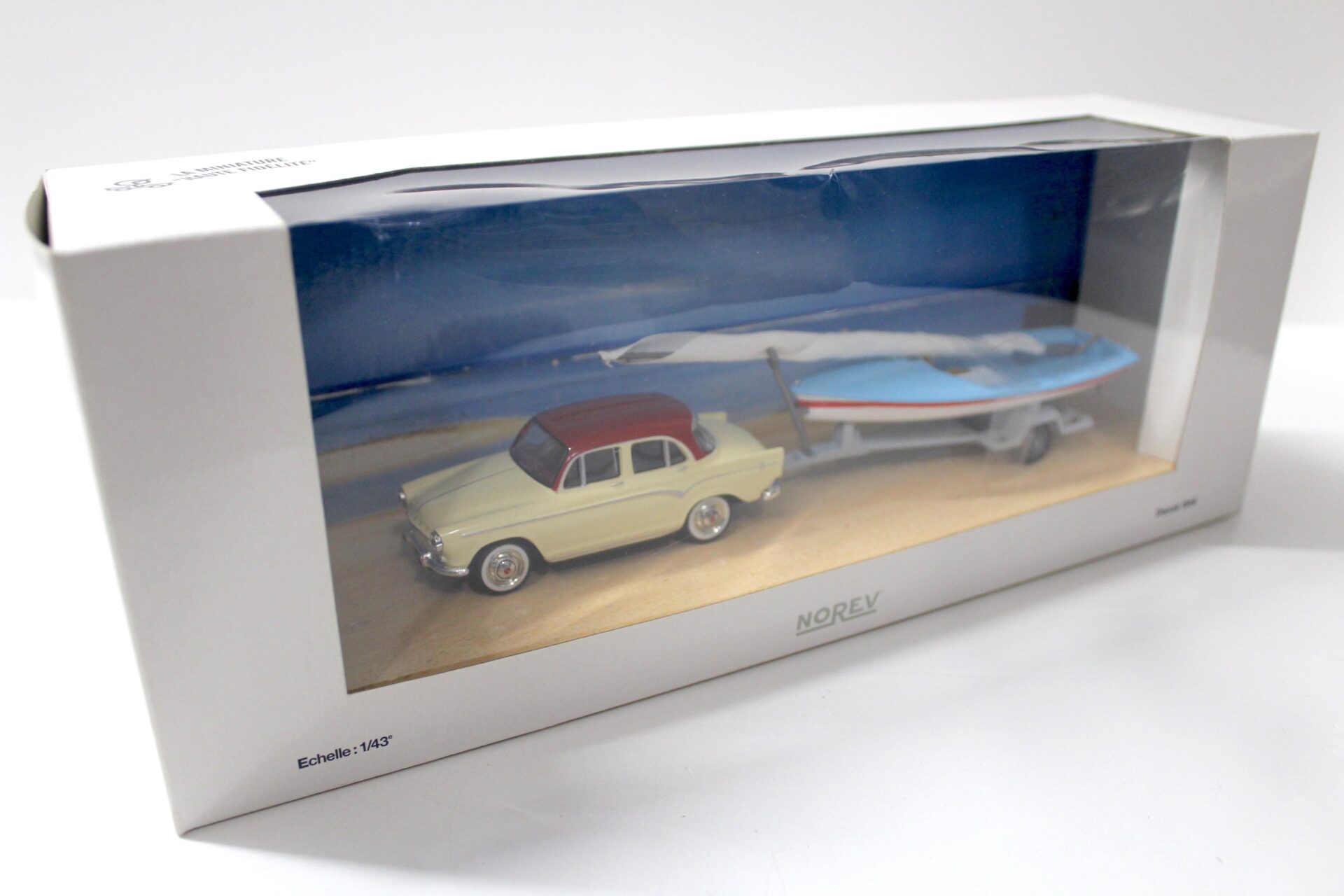 1:43 Norev Simca Aronde beige/ red + Trailer mit Segelboot blue