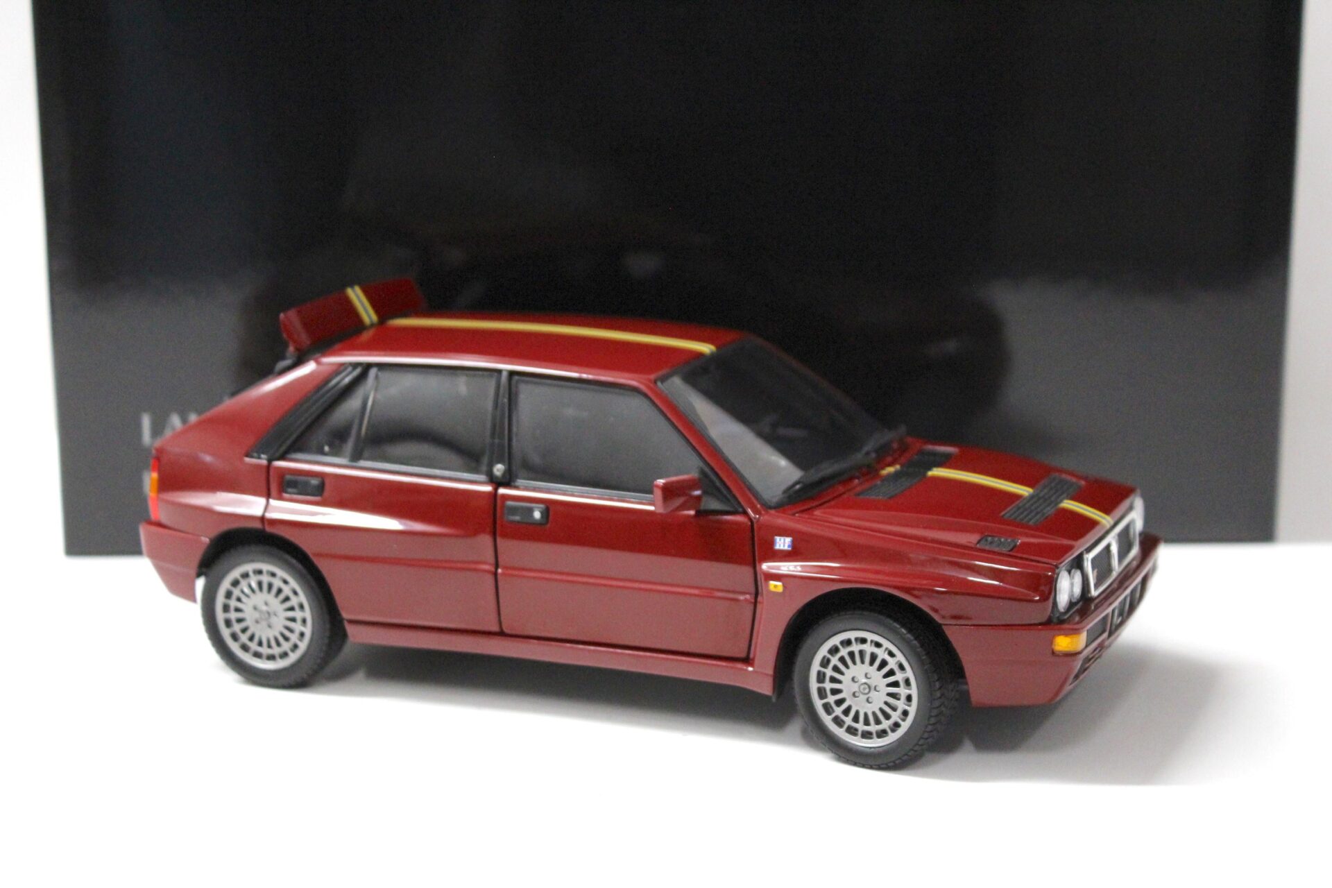 1:18 Kyosho Lancia Delta HF Integrale Edizione Finale Bordeaux red