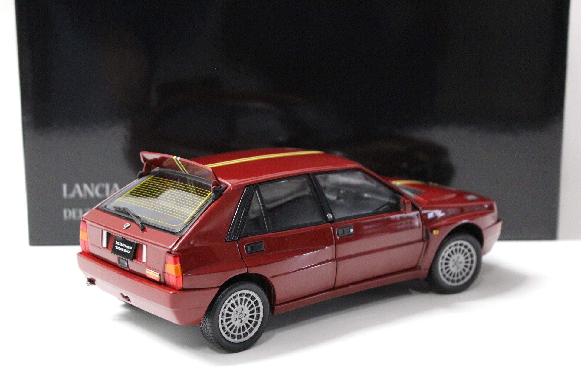 1:18 Kyosho Lancia Delta HF Integrale Edizione Finale Bordeaux red