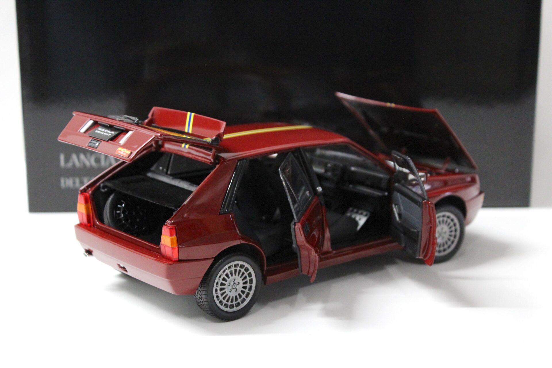 1:18 Kyosho Lancia Delta HF Integrale Edizione Finale Bordeaux red