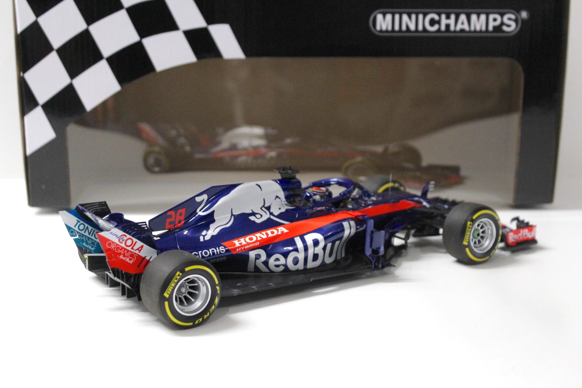 1:18 Minichamps Red Bull F1 SCUDERIA Toro Rosso Honda STR13