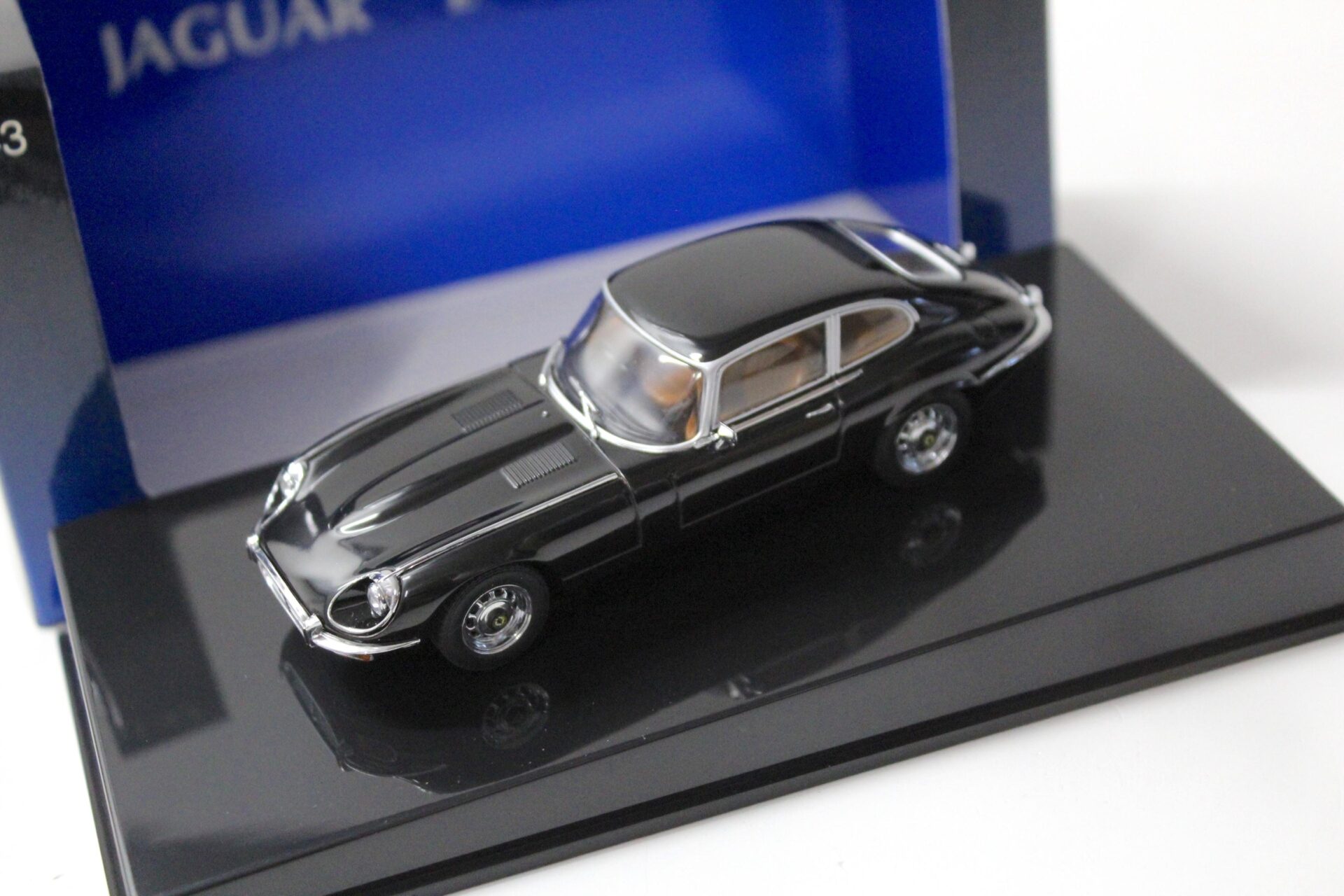 1:43 AUTOart Jaguar E-Type Coupe Series III V12 black