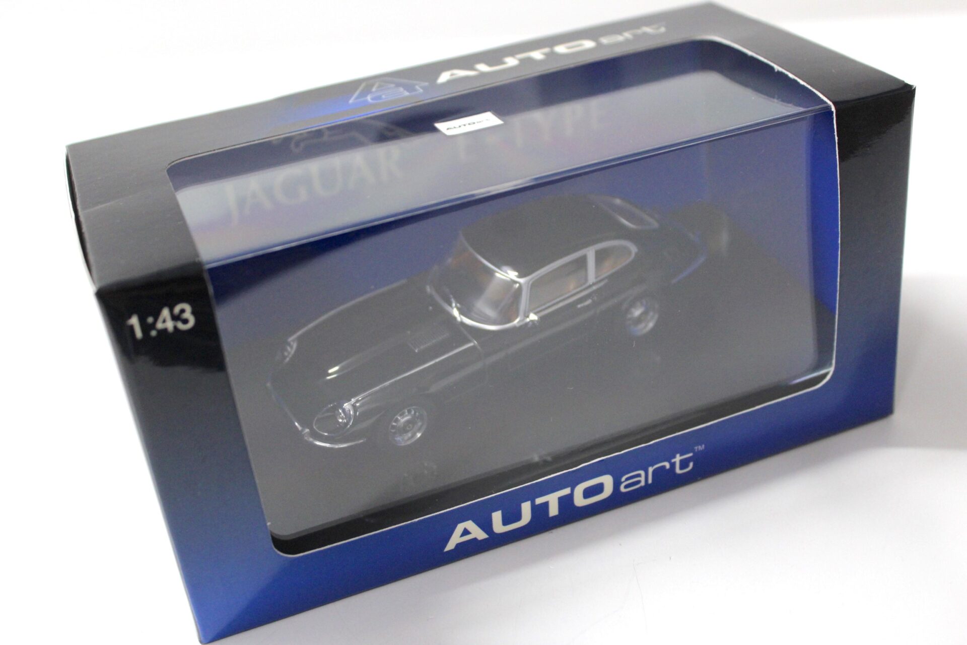 1:43 AUTOart Jaguar E-Type Coupe Series III V12 black