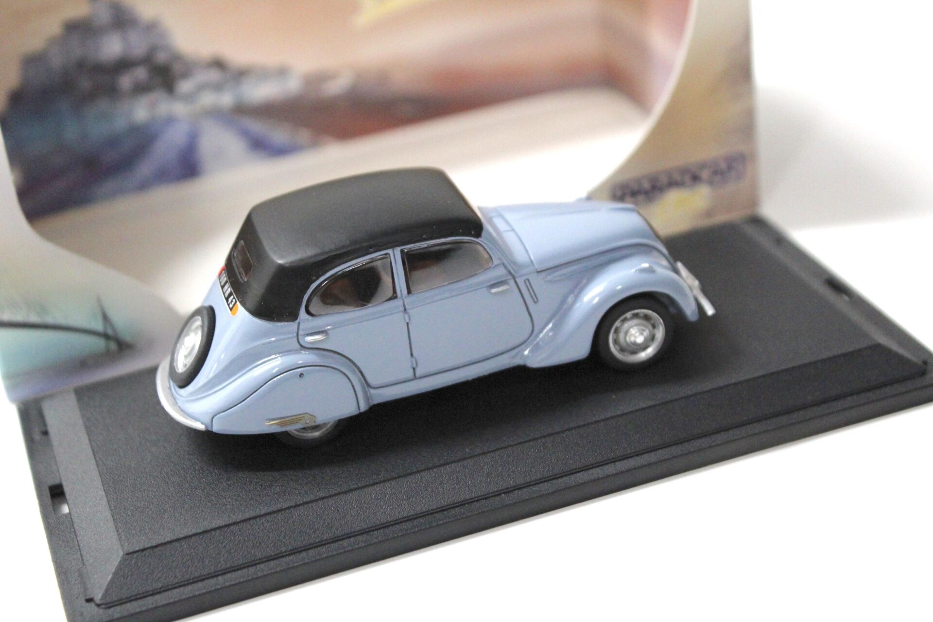 1:43 Paradcar Peugeot 202 Decouvrable Cabrio closed roof blue