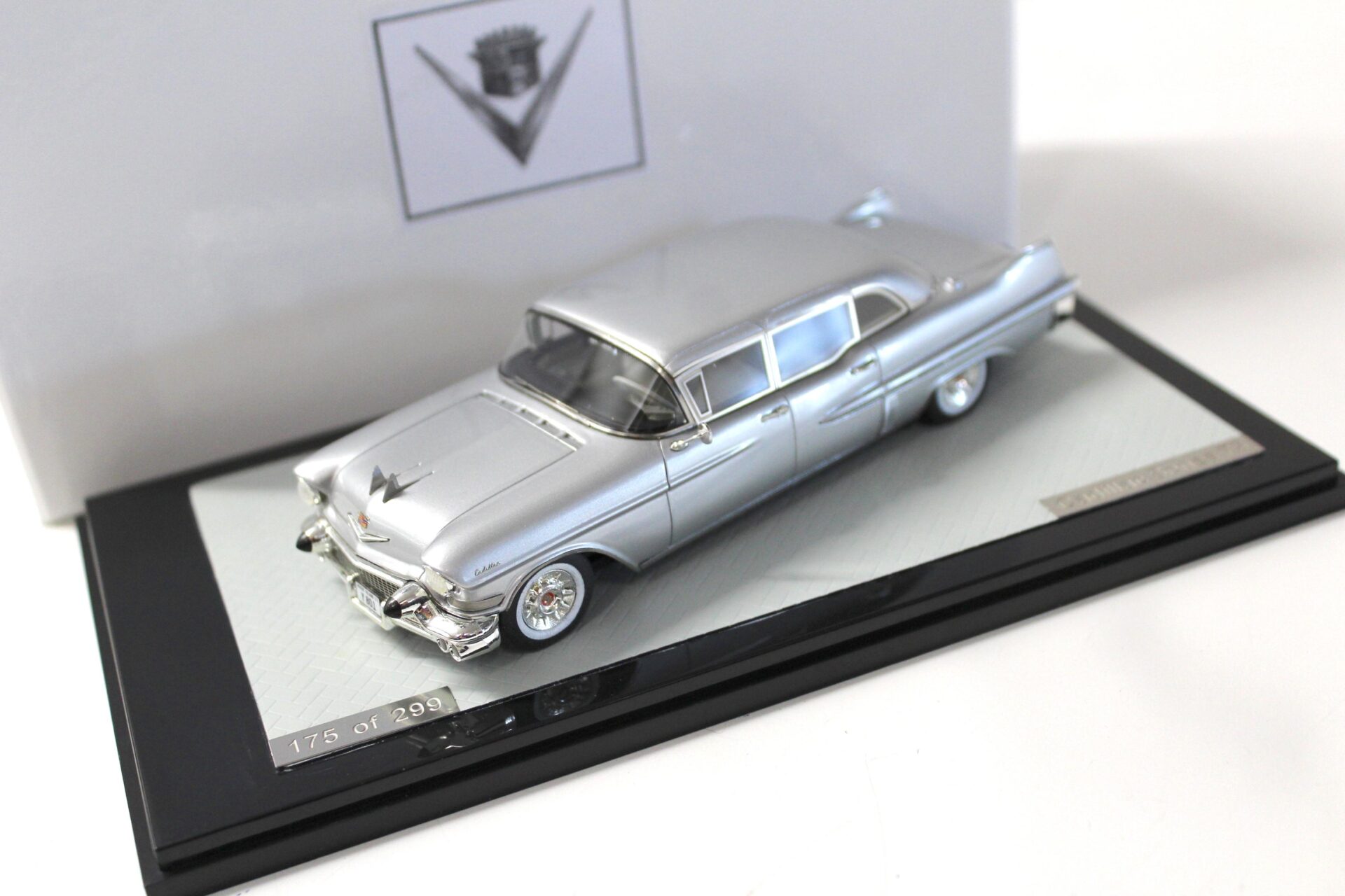1:43 GLM Cadillac Series 75 Limousine 1957 silver metallic