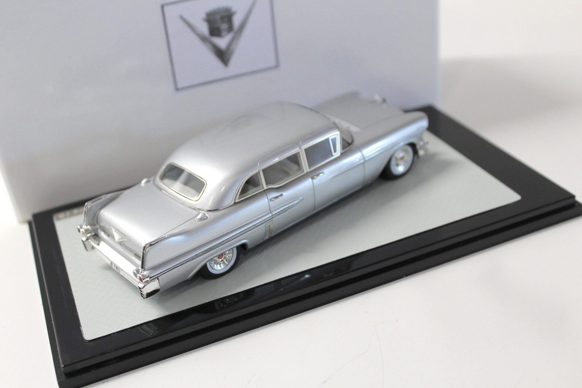 1:43 GLM Cadillac Series 75 Limousine 1957 silver metallic