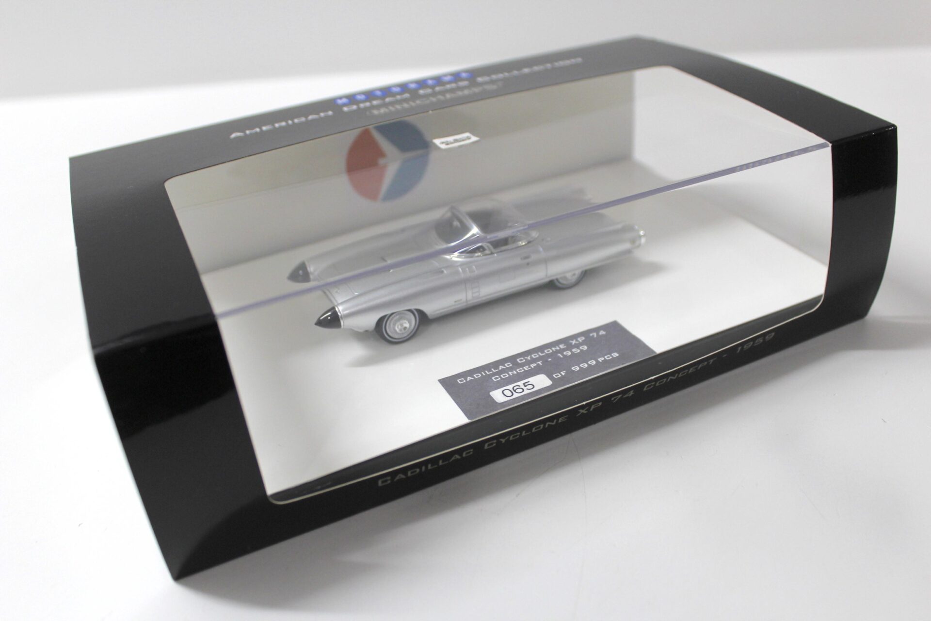 1:43 Minichamps Cadillac Cyclone XP 74 Concept Car 1959 silver