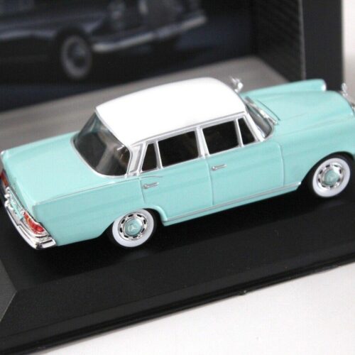 1:43 Premium Collectibles Mercedes 220SE Heckflosse green DEALER VERSION