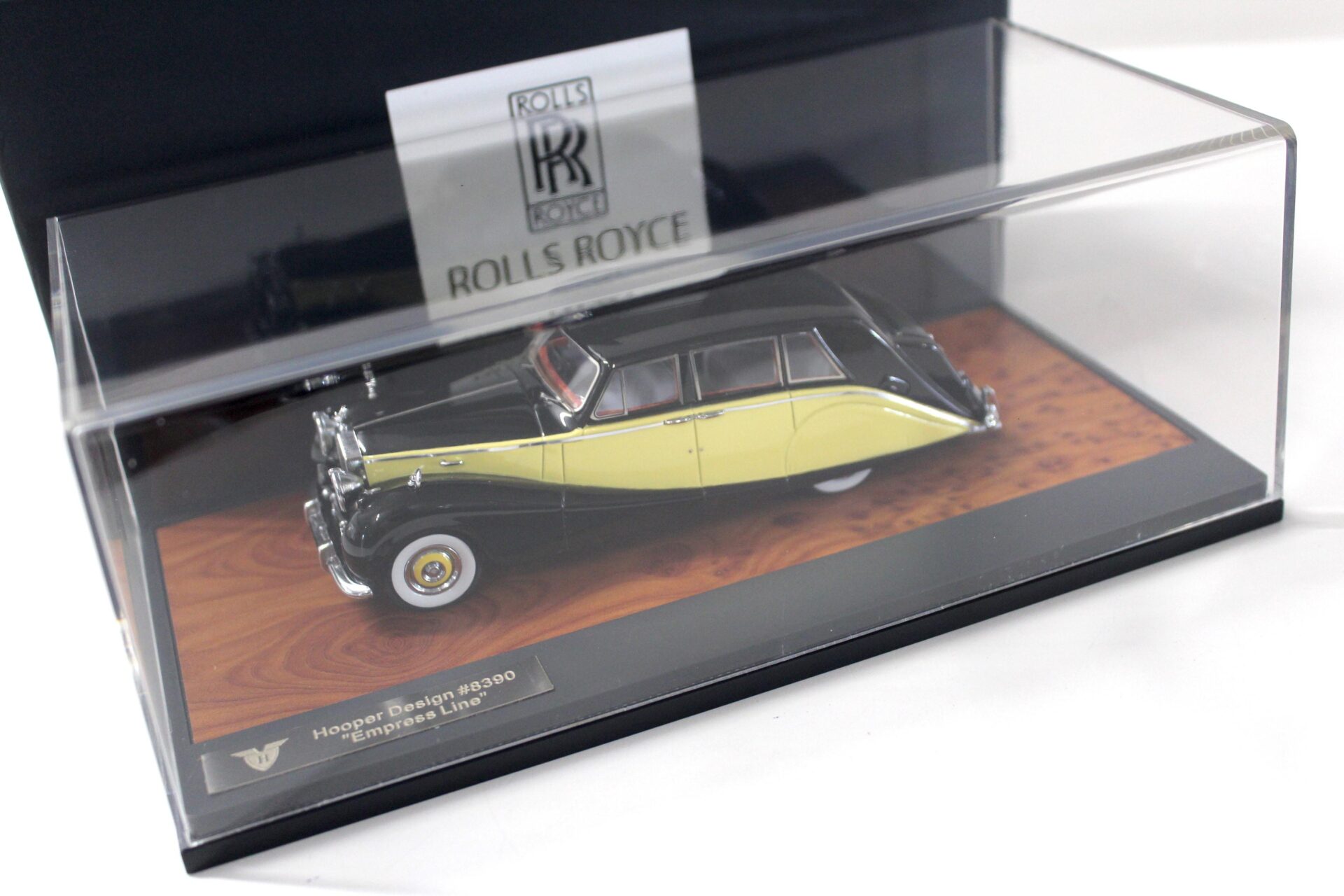 1:43 Matrix Hooper Design #8390 Empress Line yellow