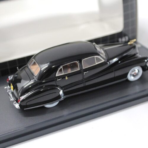 1:43 Matrix 1941 Cadillac Custom Limousine "The Duchess" black - Image 2