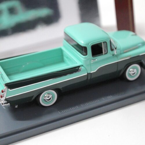 1:43 American Excellence NEO Dodge D100 Sweptside Pickup mint/ dark green
