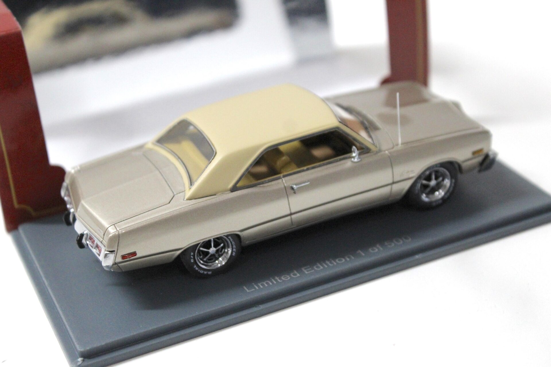 1:43 American Excellence NEO Dodge Dart Swinger beige metallic