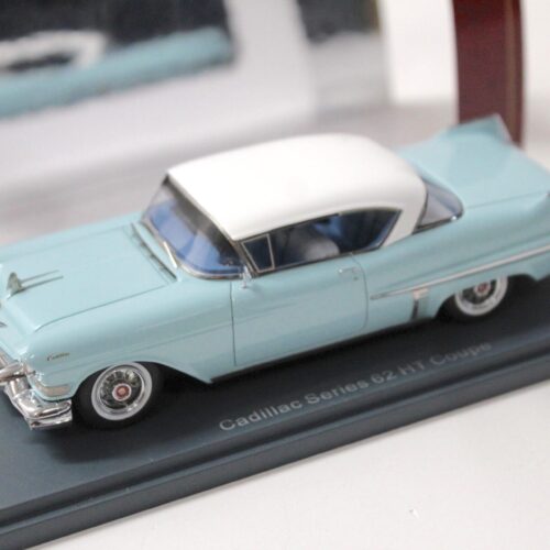 1:43 American Excellence NEO Cadillac Series 62 HT Coupe blue/ white