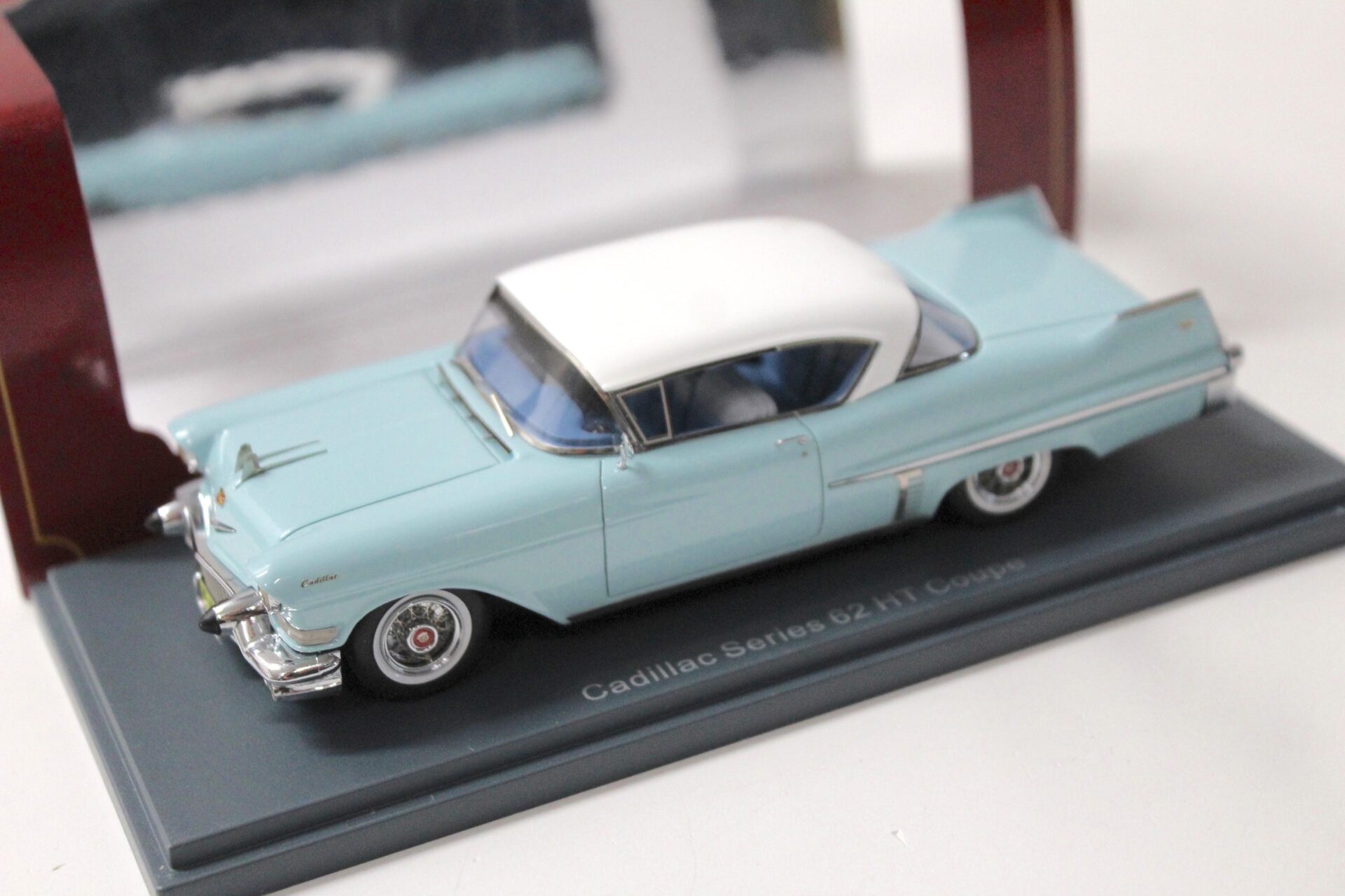 ID 49190 orig.jpg 1:43 American Excellence NEO Cadillac Series 62 HT Coupe blue/ white