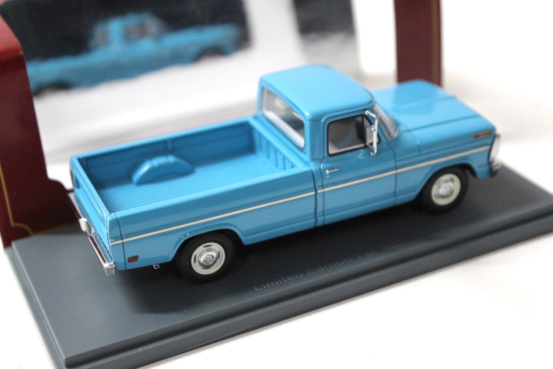 1:43 American Excellence NEO Ford F-Series F100 Pickup blue