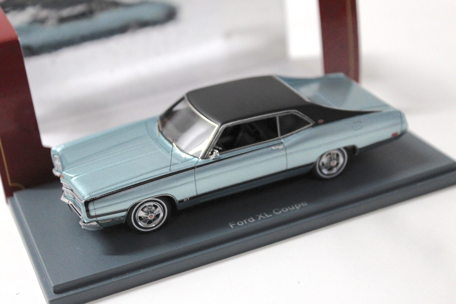 ID 49205 orig.jpg 1:43 American Excellence NEO Ford XL Coupe blue metallic/ black