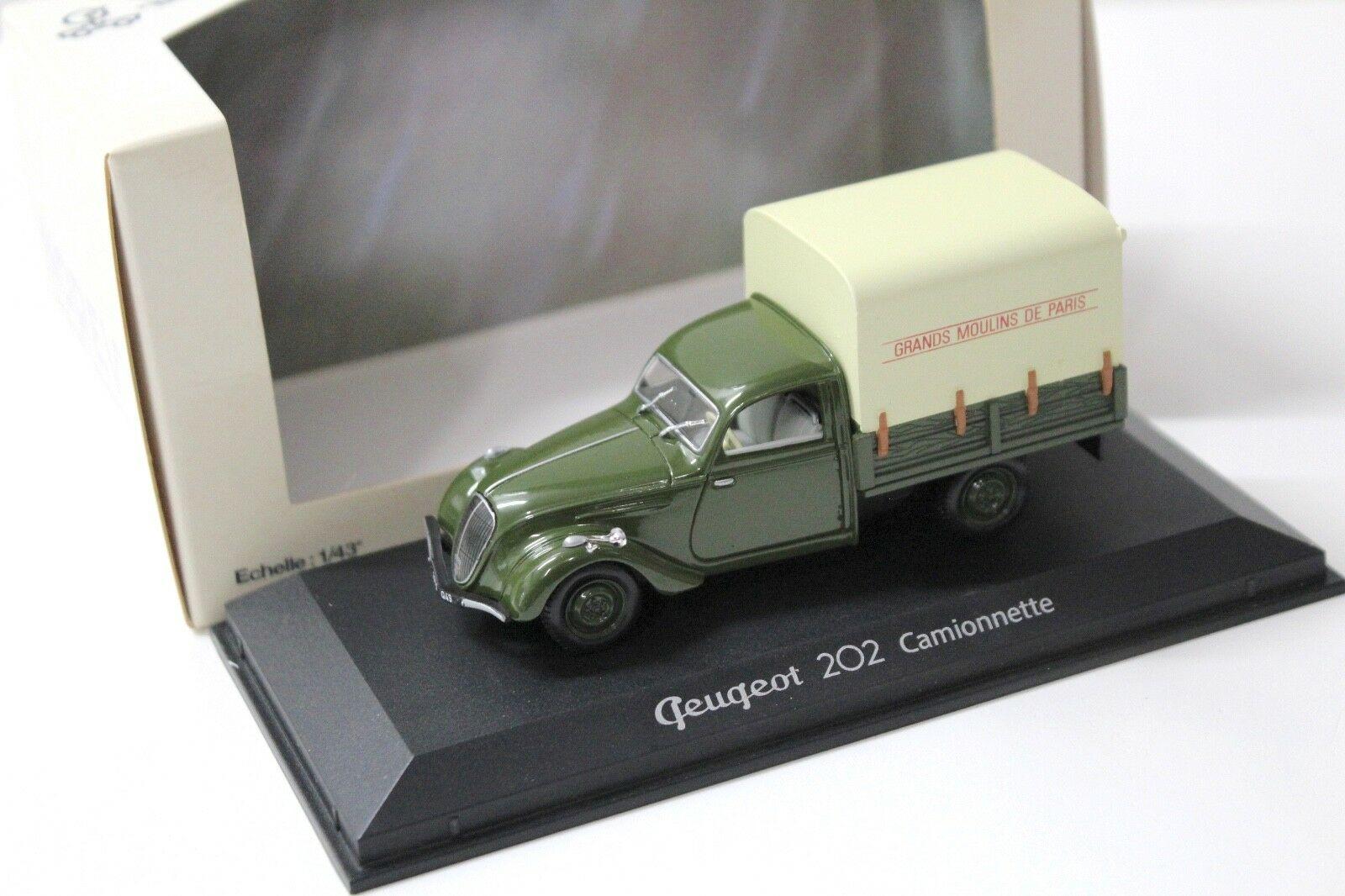 1:43 Norev Peugeot 202 Bachee Camionnette green Grands Paris