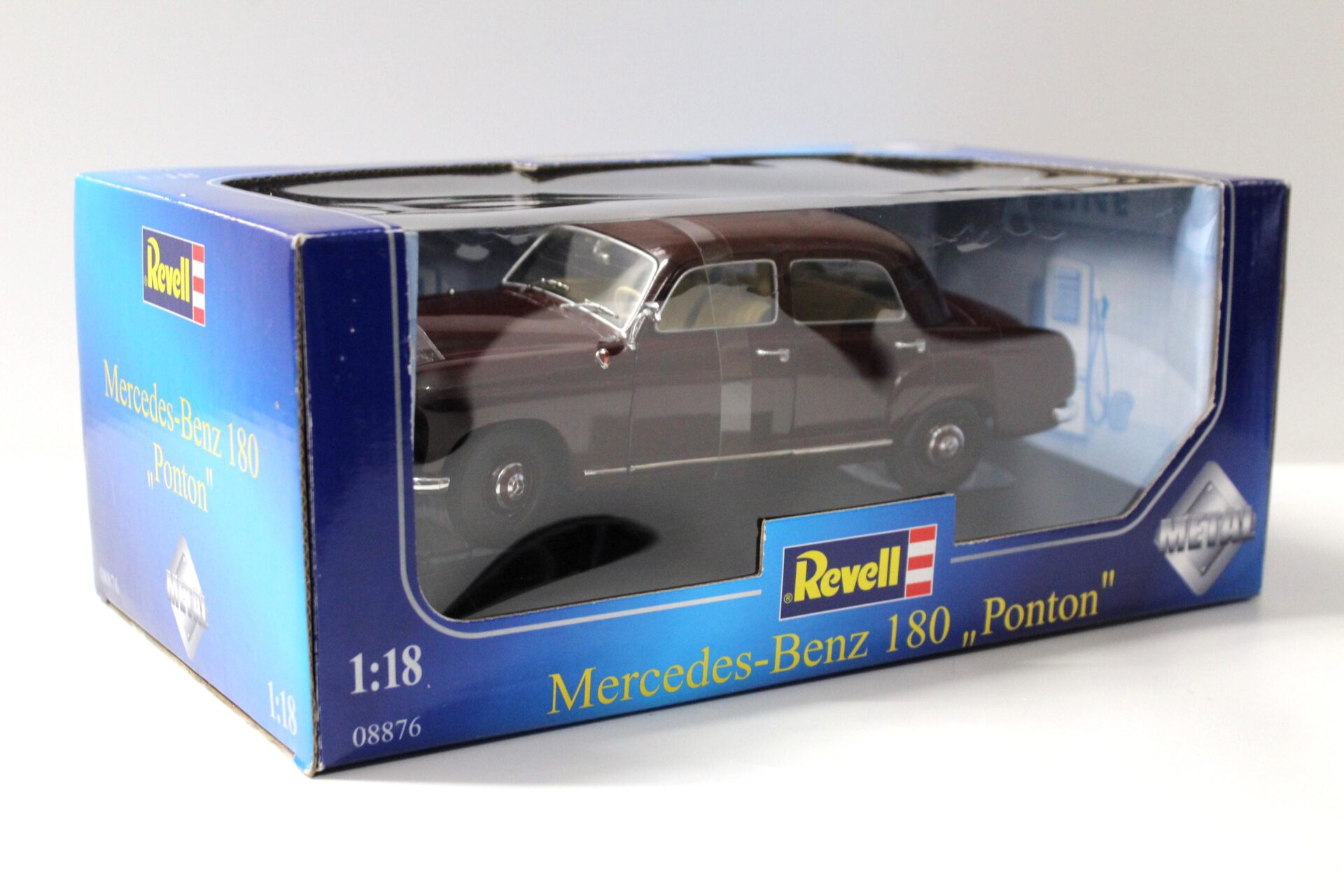 1:18 Revell Mercedes 180 "Ponton" dark red