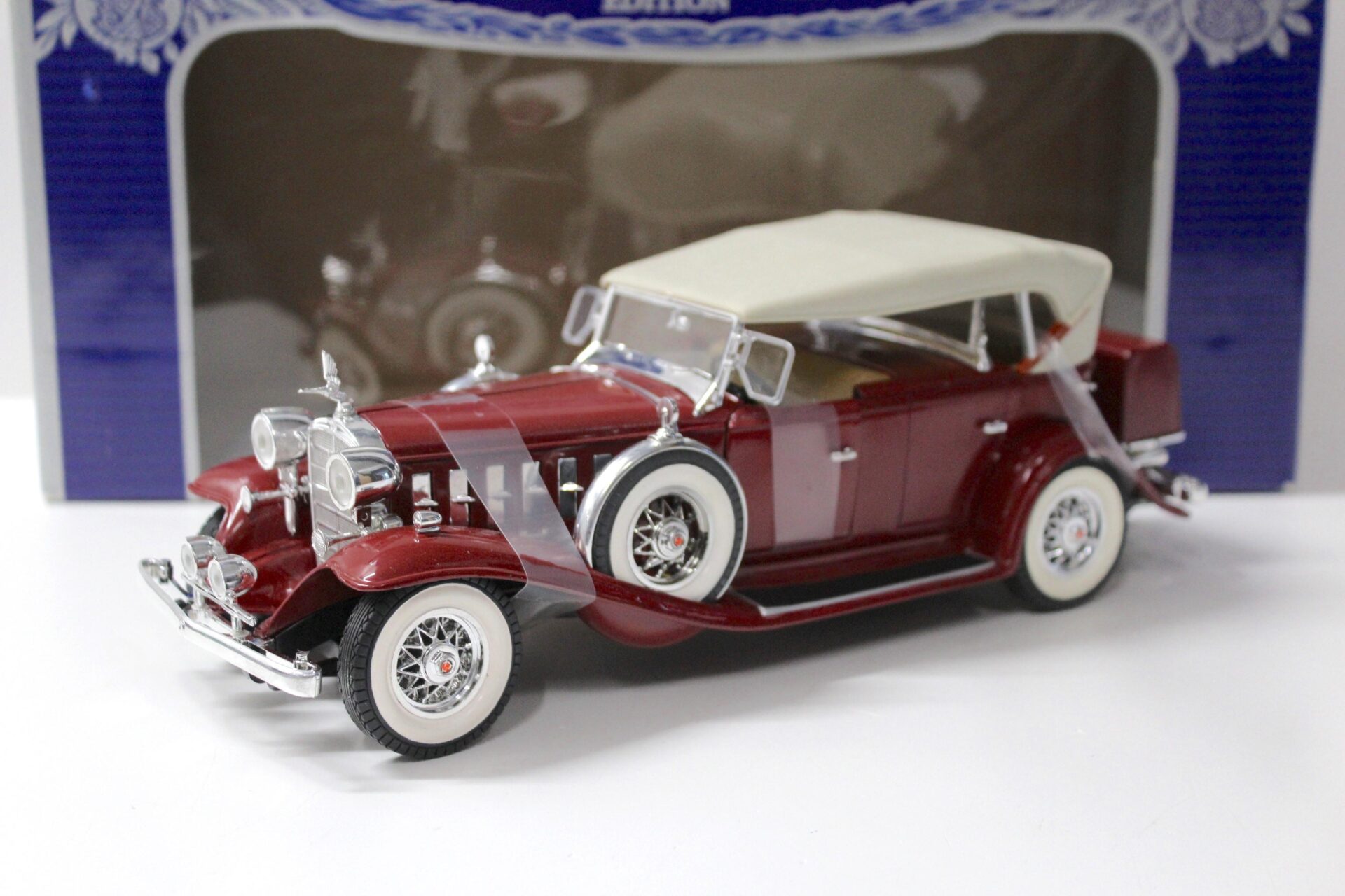 1:18 Anson 1932 Cadillac Sport Phaeton dark red/ beige roof