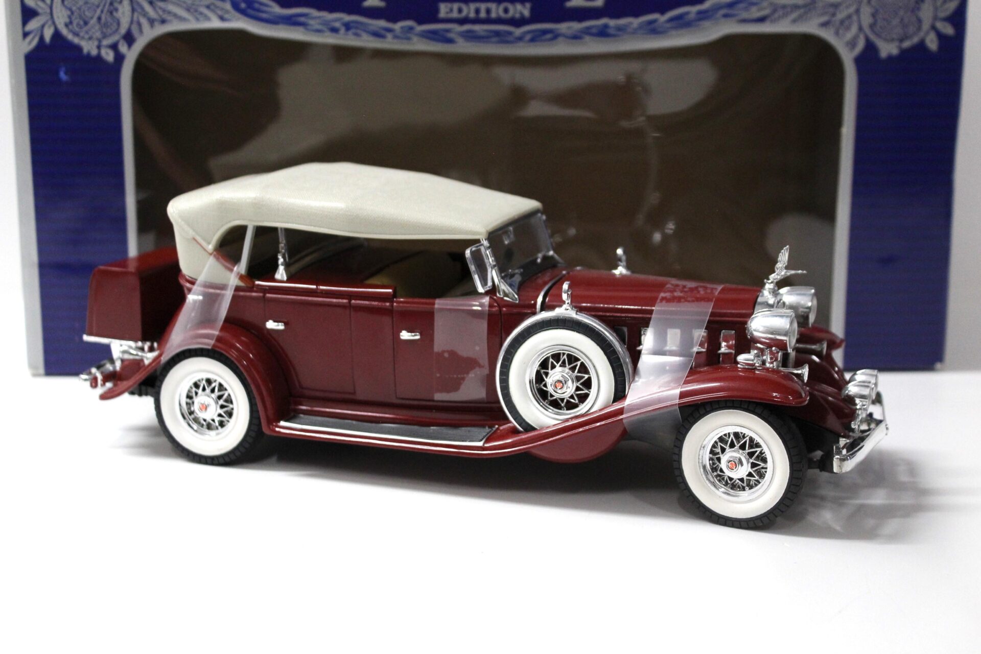 1:18 Anson 1932 Cadillac Sport Phaeton dark red/ beige roof