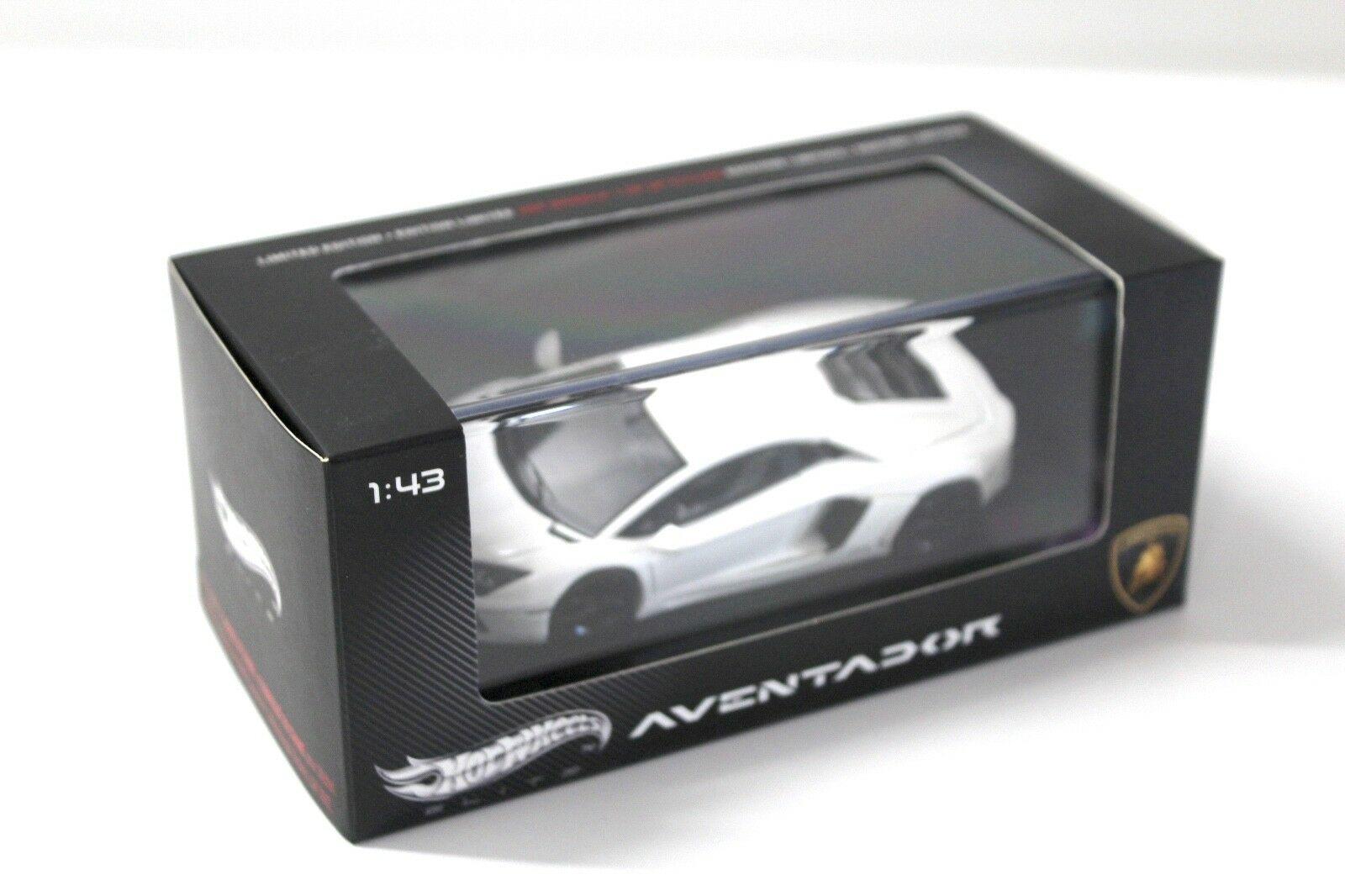 1:43 Hot Wheels Elite Lamborghini Aventador white