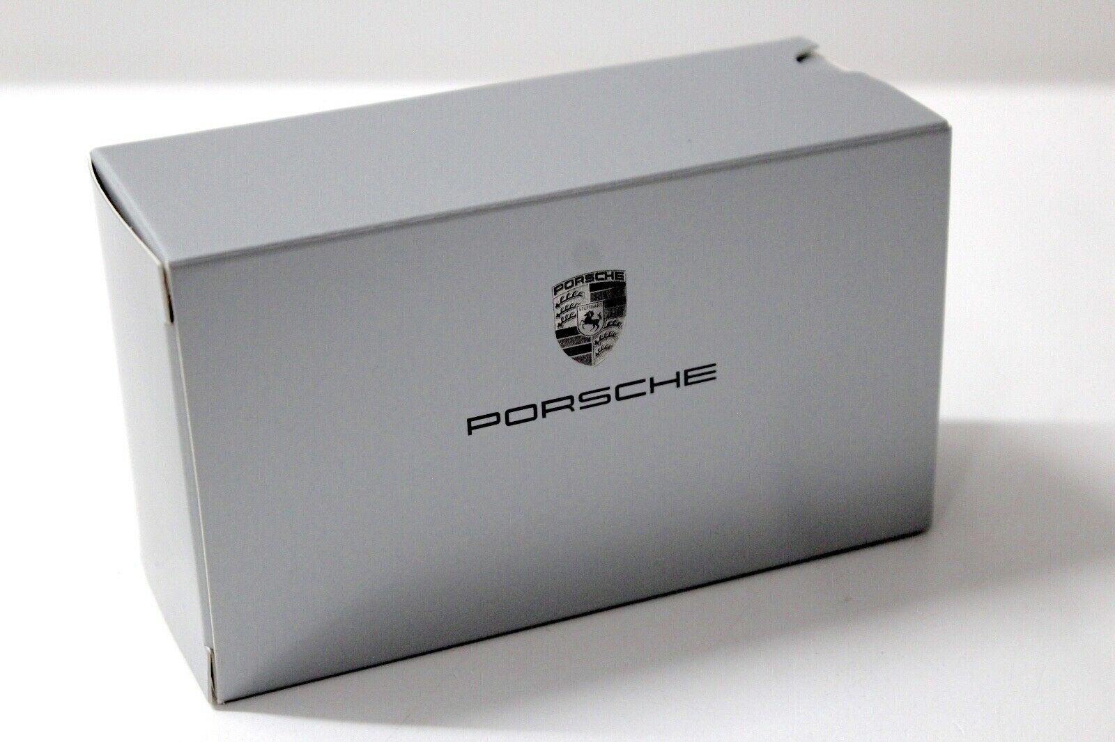 1:43 Minichamps Porsche 911 996 GT3 RS white/ blue DEALER VERSION