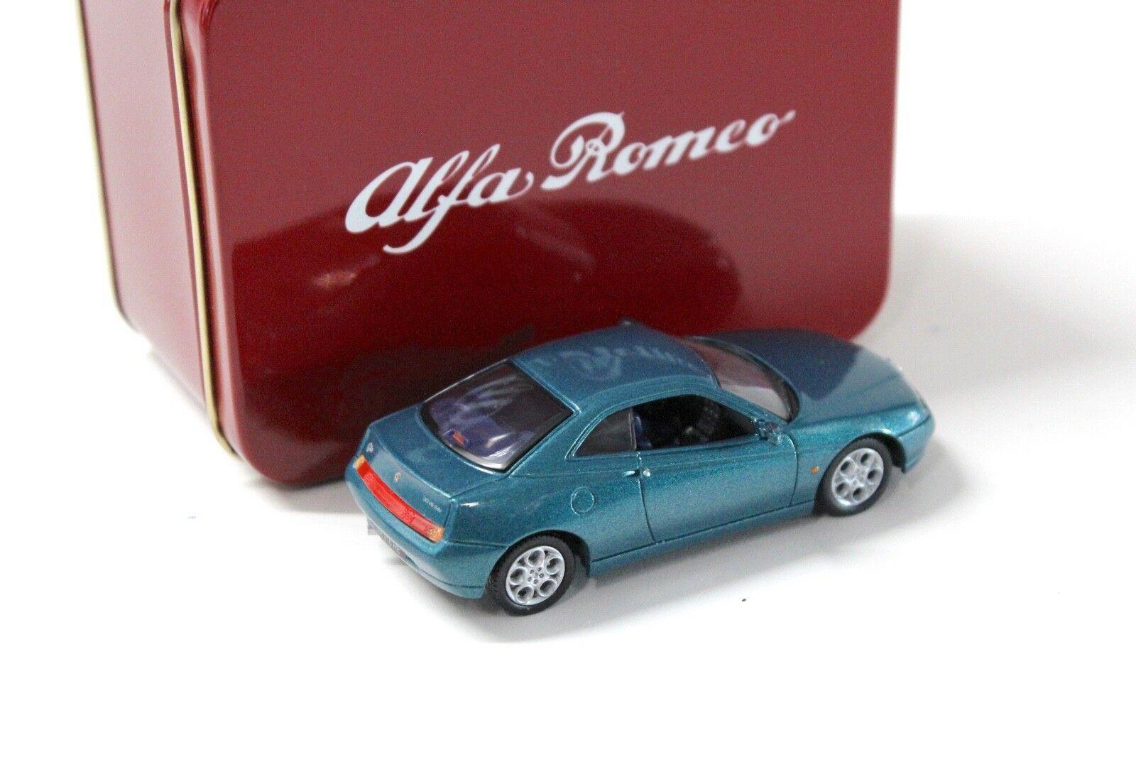 1:43 Solido Alfa Romeo GTV Coupe green + metal box