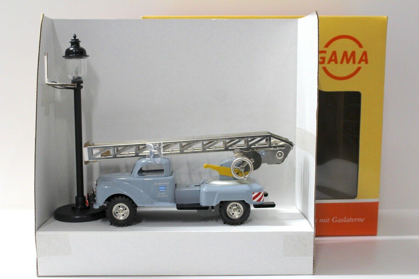 GAMA 70007 Replica Blechmodell Leiterwagen mit Laterne grey