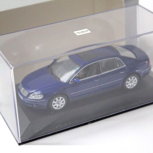 1:43 Minichamps VW Phaeton Limousine blue DEALER VERSION