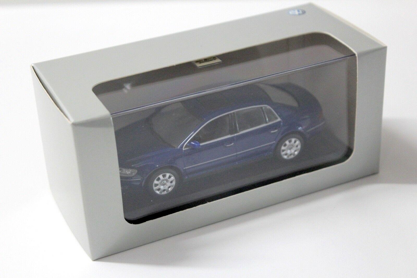 1:43 Minichamps VW Phaeton Limousine blue DEALER VERSION