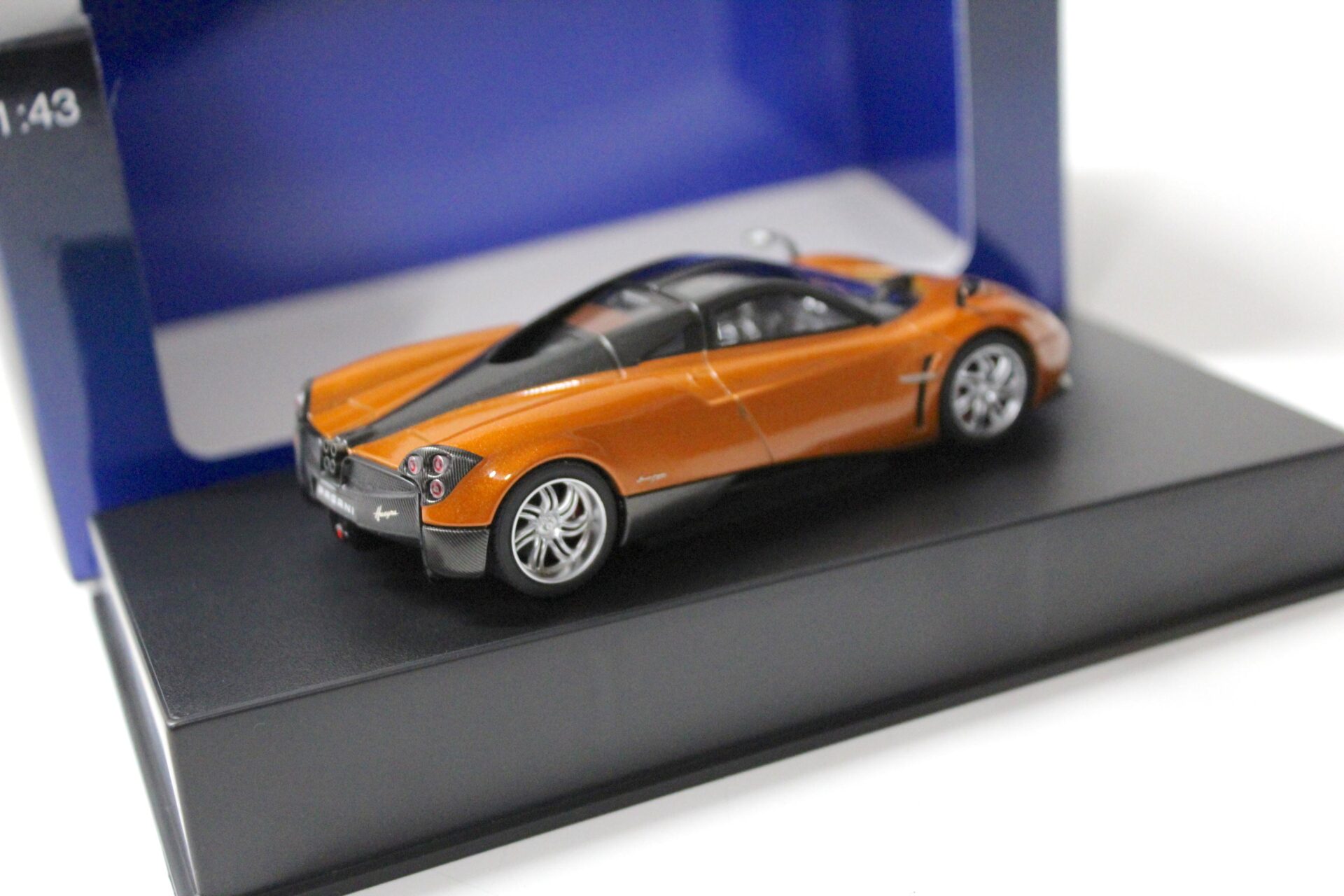 1:43 AUTOart Pagani Huayra 2011 bronze metallic