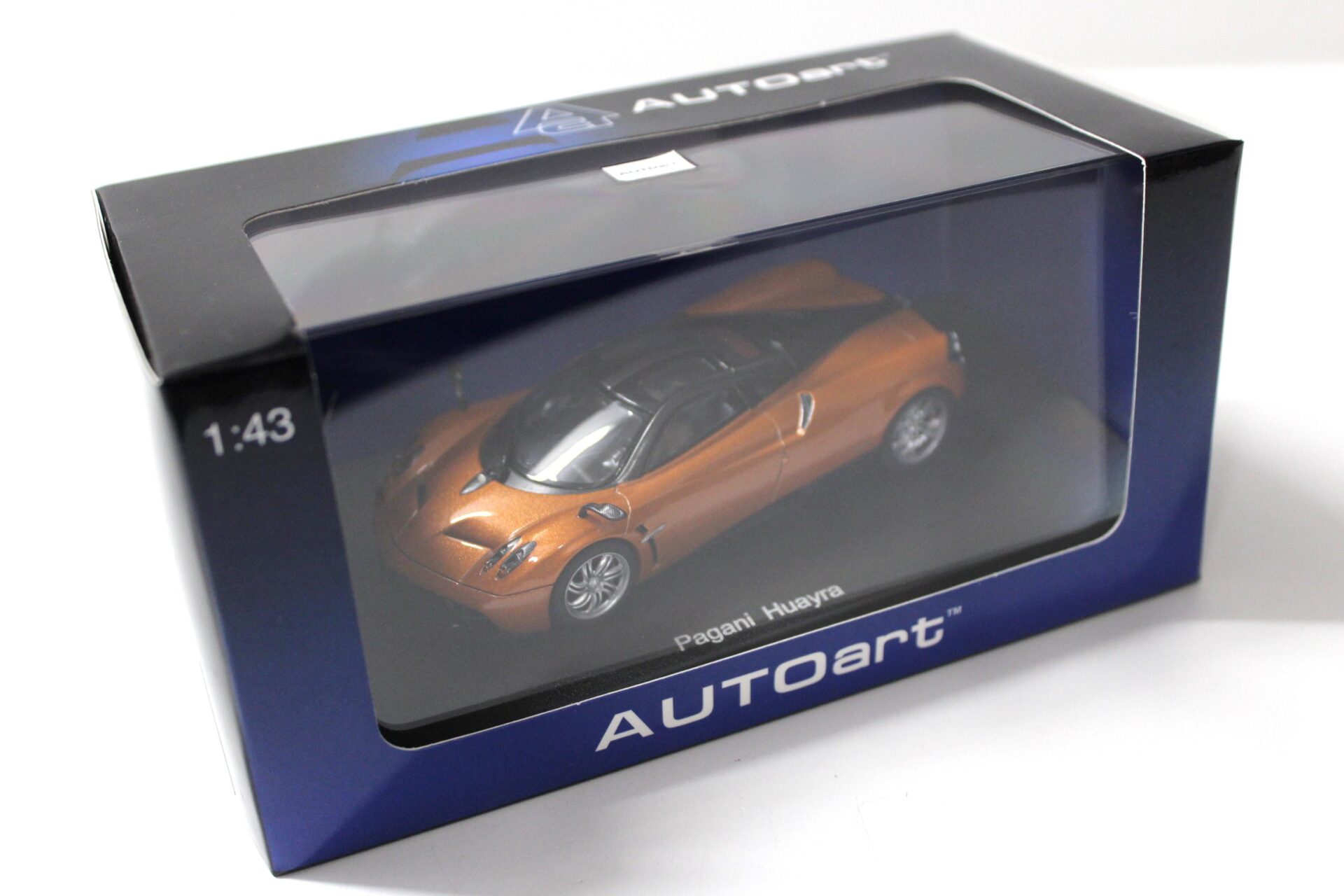 1:43 AUTOart Pagani Huayra 2011 bronze metallic