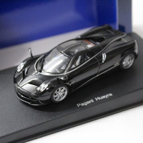 1:43 AUTOart Pagani Huayra 2011 black with white stripes