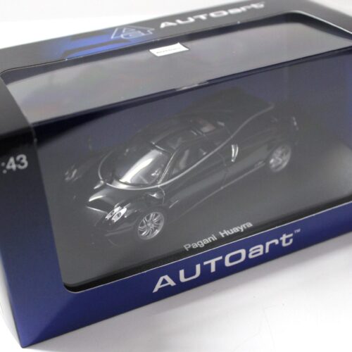 1:43 AUTOart Pagani Huayra 2011 black with white stripes