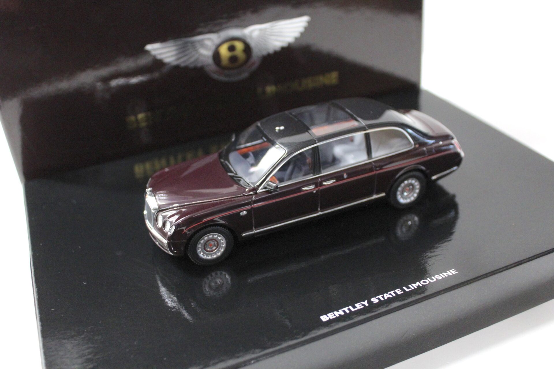 ID 51735 orig.jpg 1:43 Minichamps Bentley State Limousine Queens Car dark red/ black