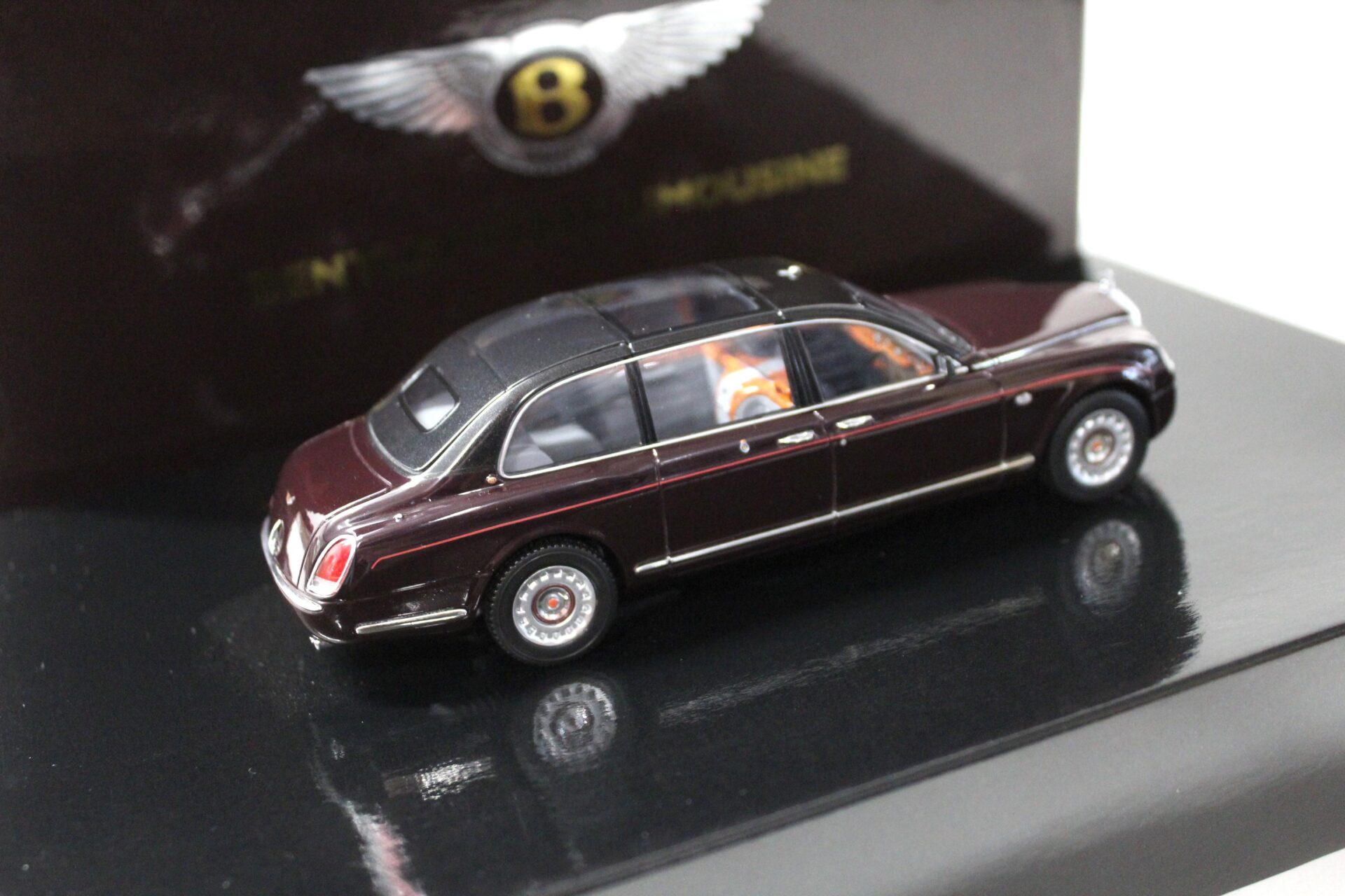 1:43 Minichamps Bentley State Limousine Queens Car dark red/ black