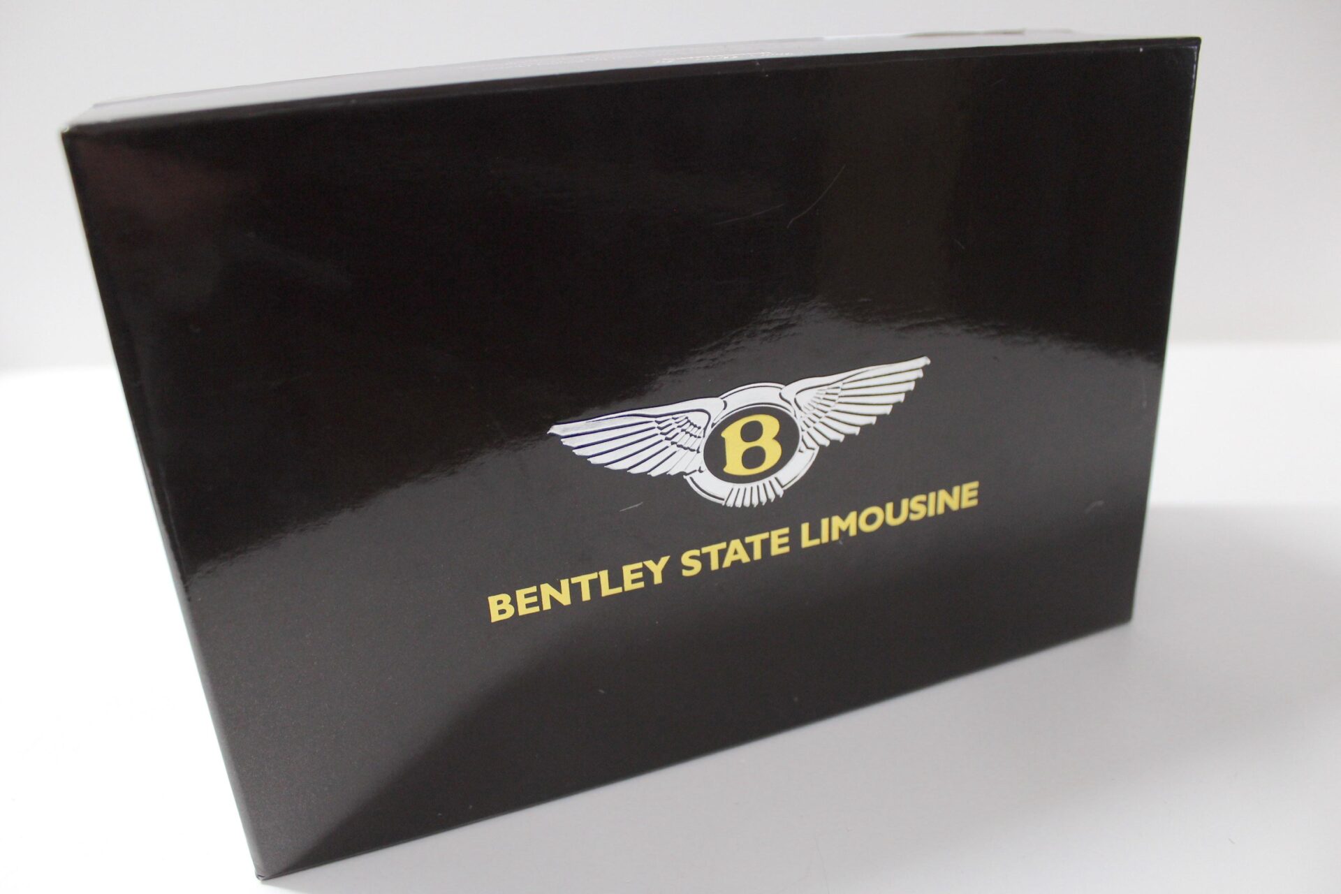 1:43 Minichamps Bentley State Limousine Queens Car dark red/ black
