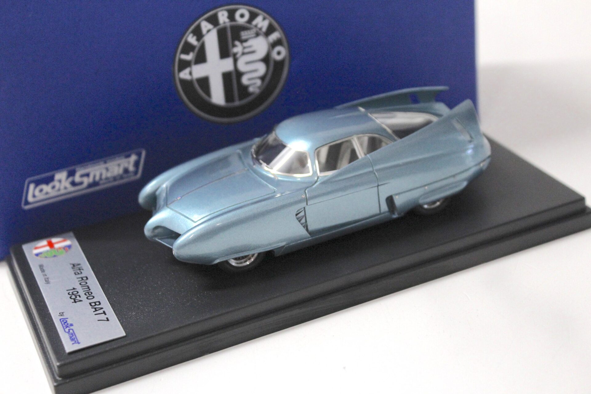 1:43 LookSmart Alfa Romeo BAT 7 light blue 1954