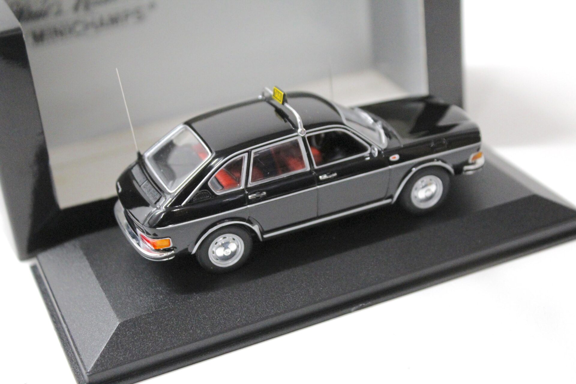 1:43 Minichamps VW 411 LE 1969 TAXI black