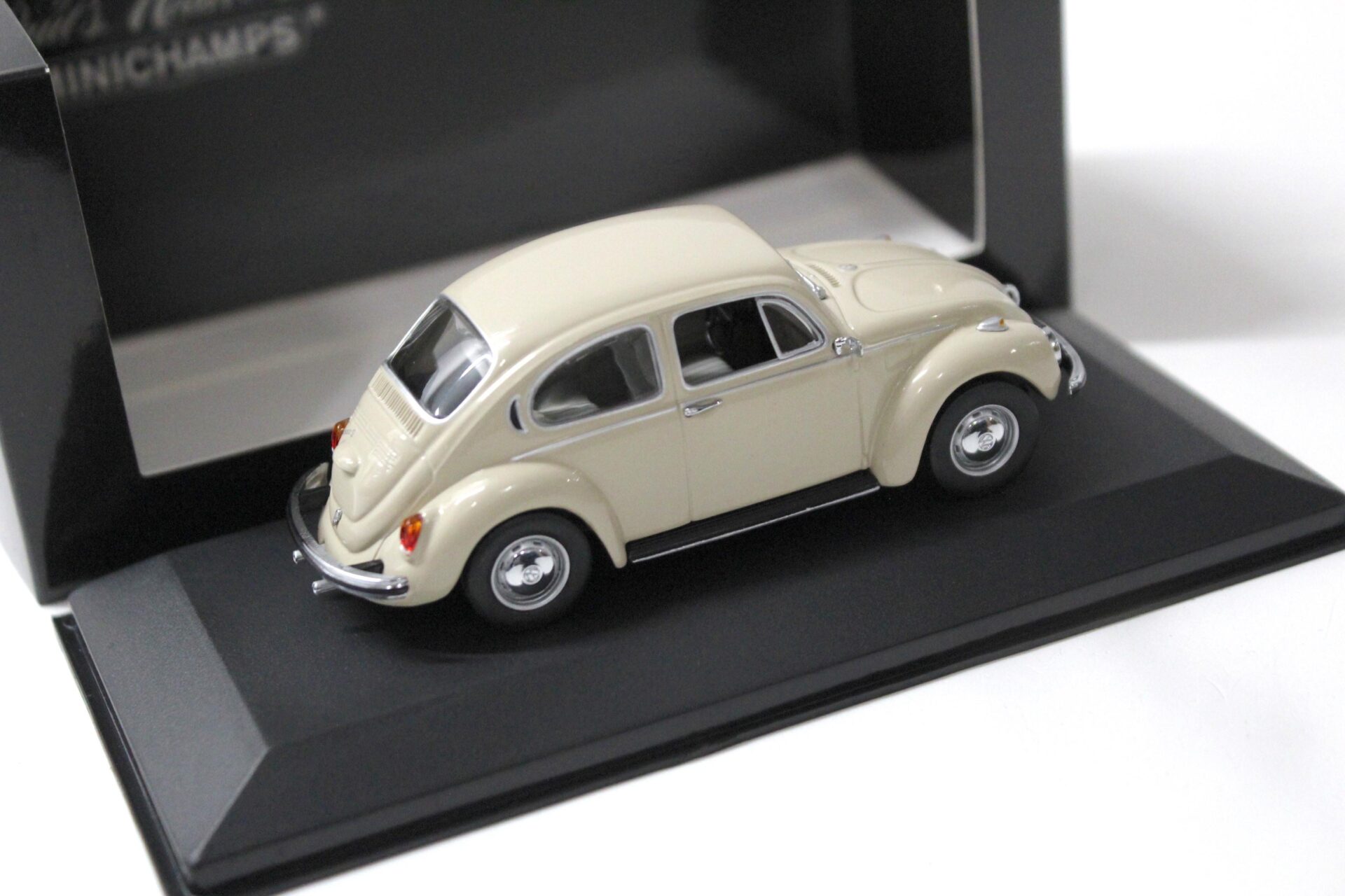 1:43 Minichamps VW Käfer 1302 Saloon 1970-1972 beige