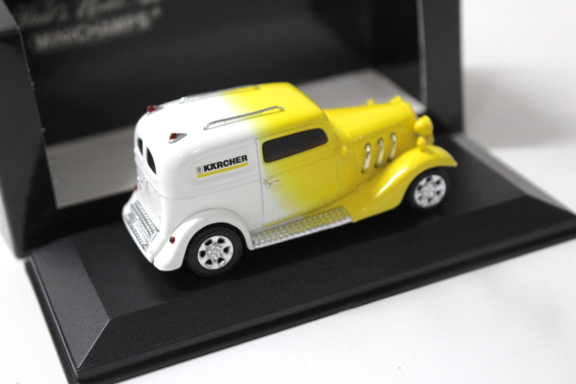 1:43 Minichamps American Hot Rod yellow/ white KÄRCHER