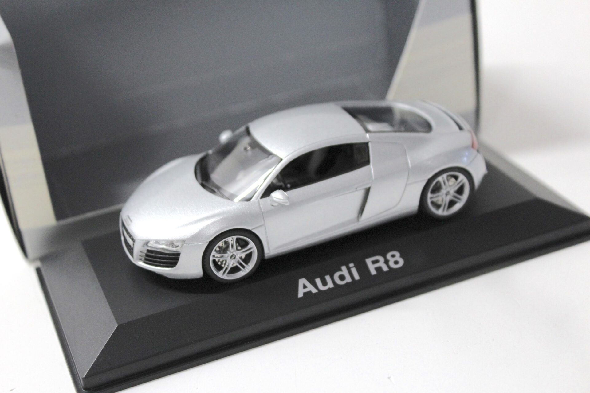 1:43 Schuco Audi R8 Coupe Eis silver DEALER VERSION