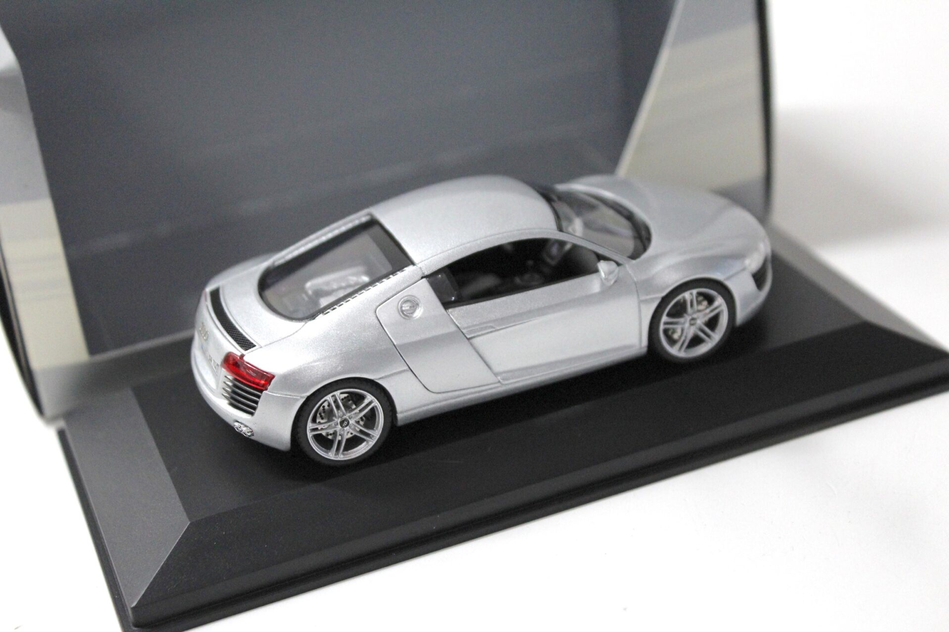 1:43 Schuco Audi R8 Coupe Eis silver DEALER VERSION