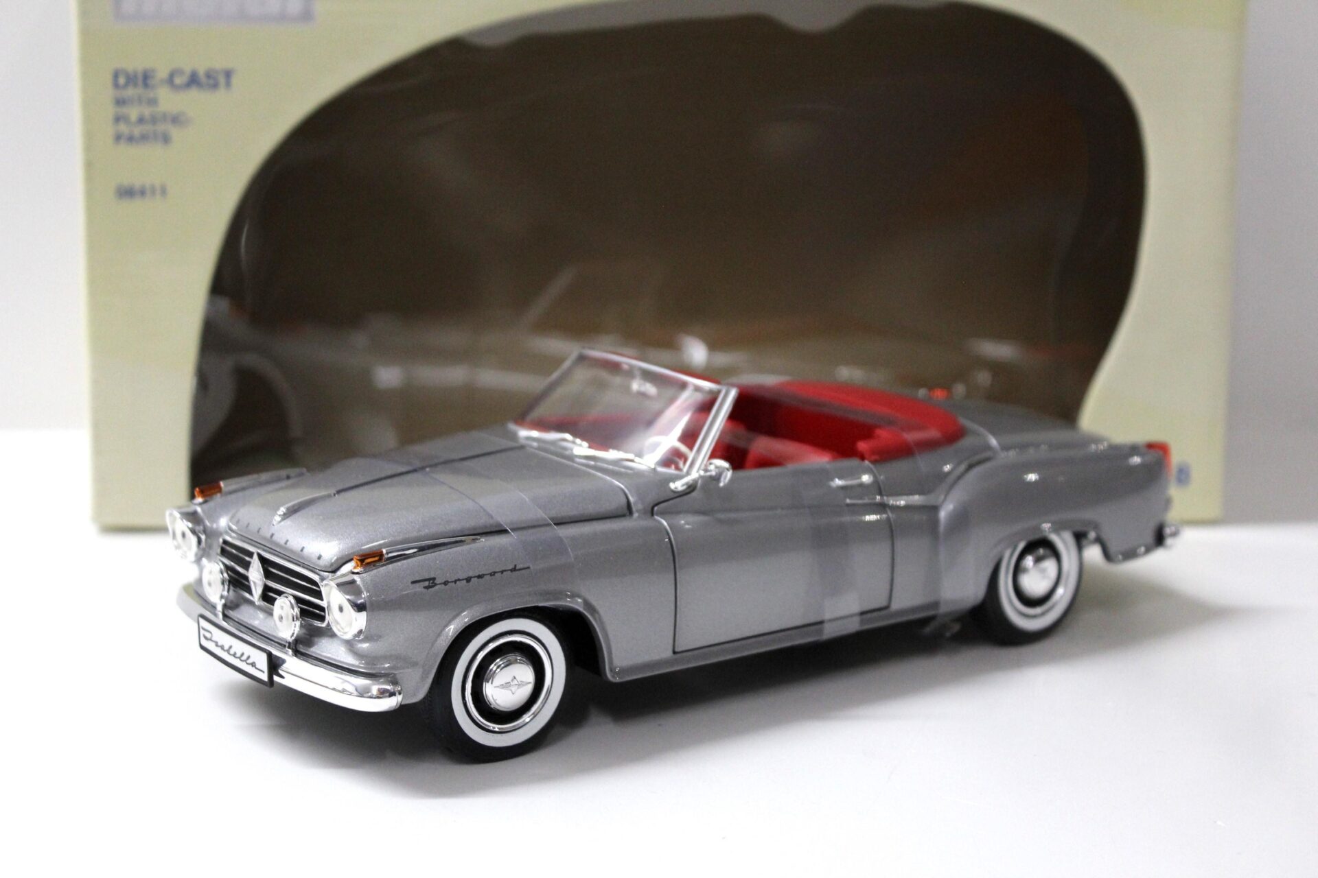 1:18 Revell Borgward Isabella Cabriolet silver/ red