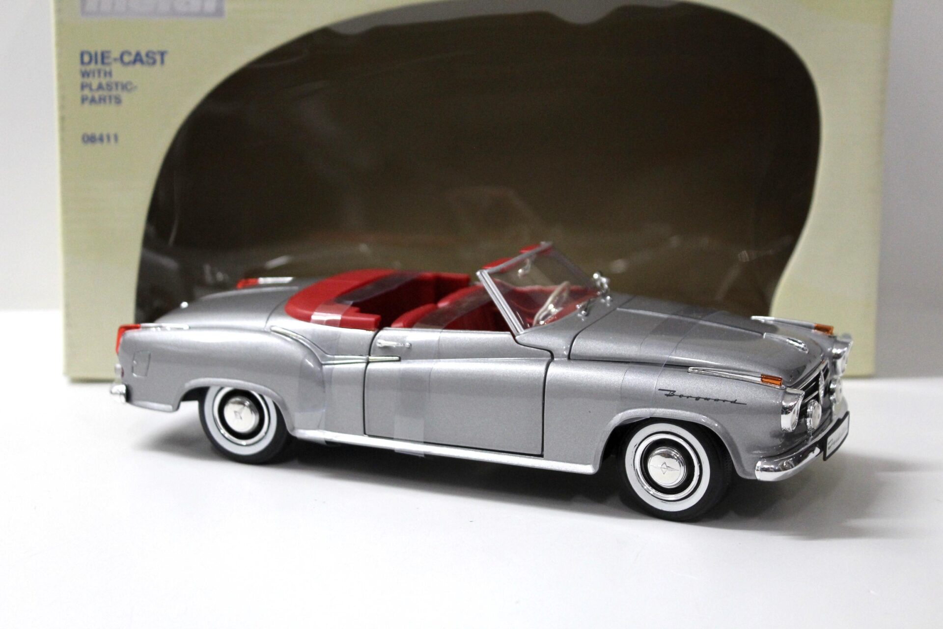 1:18 Revell Borgward Isabella Cabriolet silver/ red