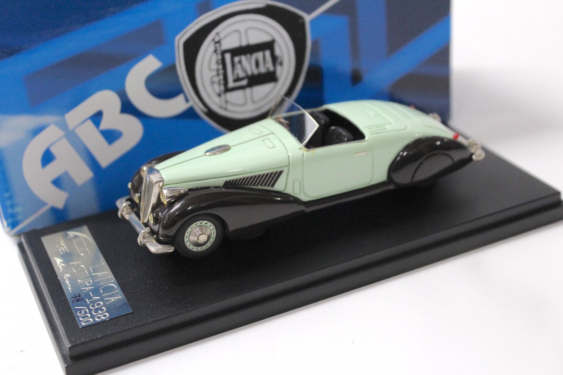 ID 52260 orig.jpg 1:43 ABC Brianza Lancia Astura Cabriolet 1938 light green/ black