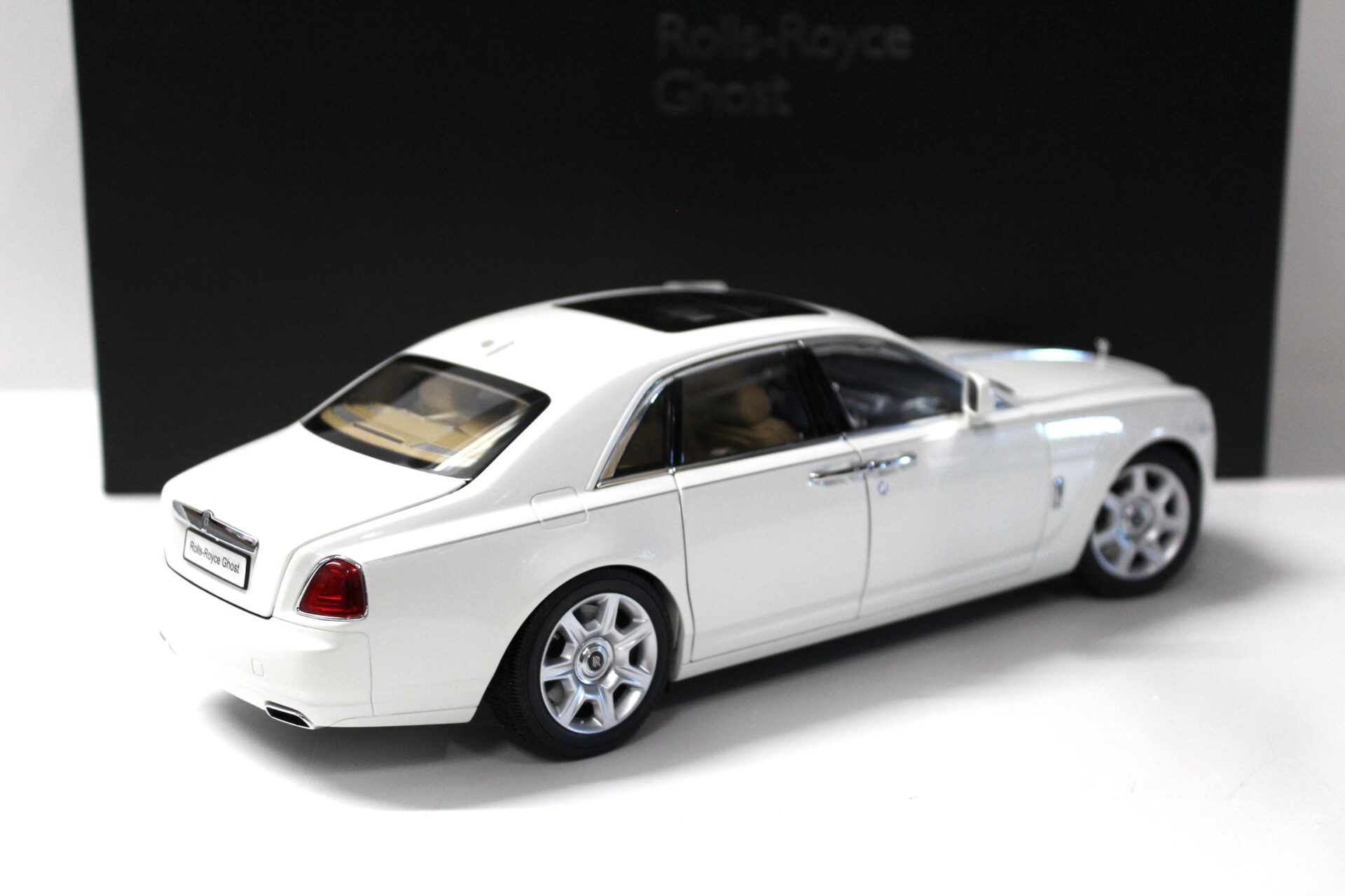 1:18 Kyosho Rolls Royce Ghost English white II