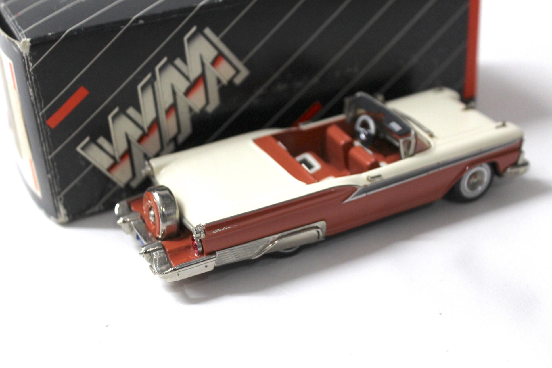 1:43 Western Models 1959 Ford Galaxie Skyline open white/ red