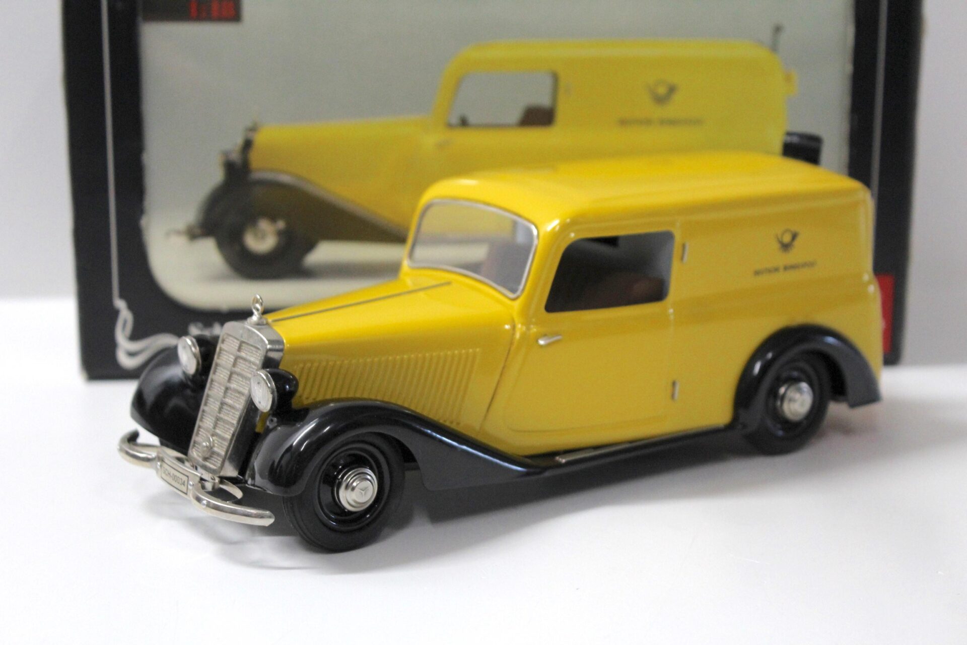 ID 52415 orig.jpg 1:18 Schuco Mercedes 170V Kastenwagen Deutsche Bundespost yellow