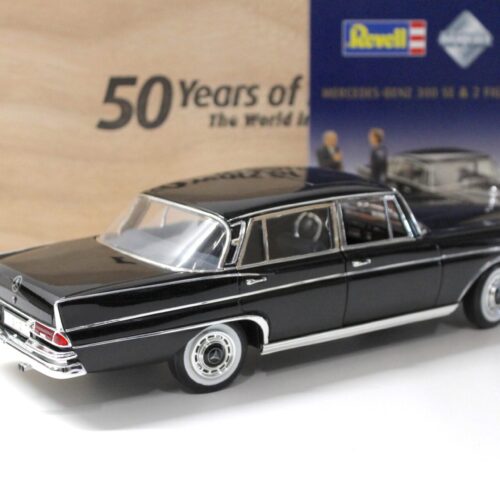 1:18 Revell Mercedes 300 SE Limousine black + 2 Figuren LIMITED 50 JAHRE REVELL